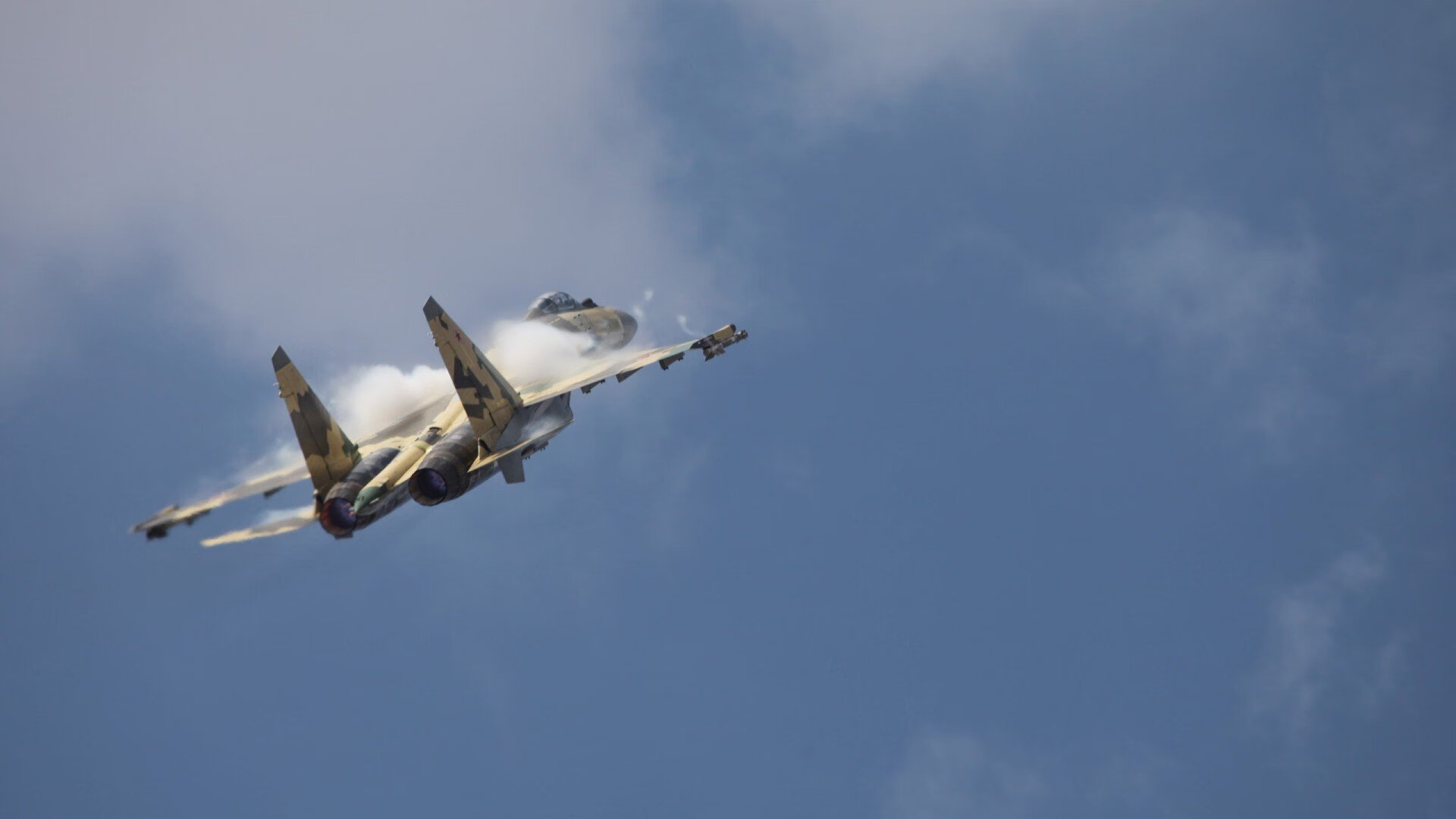 李恩：全黑队中场的主心骨，组织进攻如行云流水，李恩百科